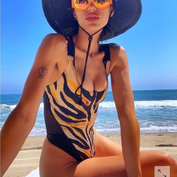 NEW SAVAGE X FENTY - Thong Bodysuit - Picture 4 of 9